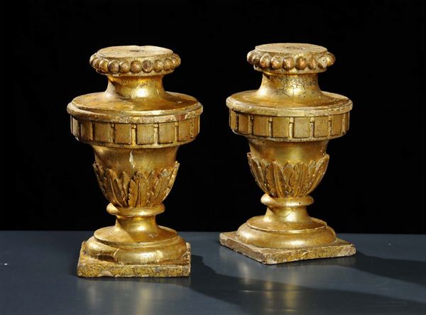 Coppia di vasi portapalme in legno intaglaito e dorato a mecca, XIX secolo