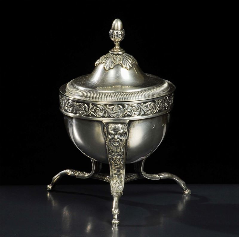 Zuccheriera tripode in argento, punzoni Venezia  - Auction OnLine Auction 12-2011 - Cambi Casa d'Aste