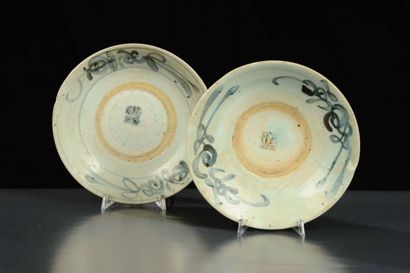 Due piatti in porcellana, Cina XX secolo  - Auction Oriental Art - Cambi Casa d'Aste