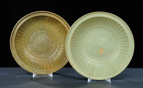 Insieme di tre piatti in porcellana Celadon, Cina dinastia Qing
