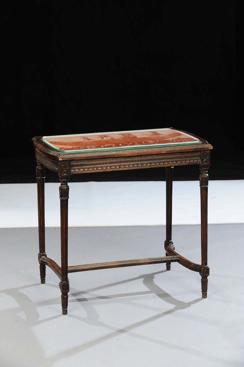 Tavolino in noce con piano in vetro, inizio XX secolo  - Auction Antiques and Old Masters - Cambi Casa d'Aste