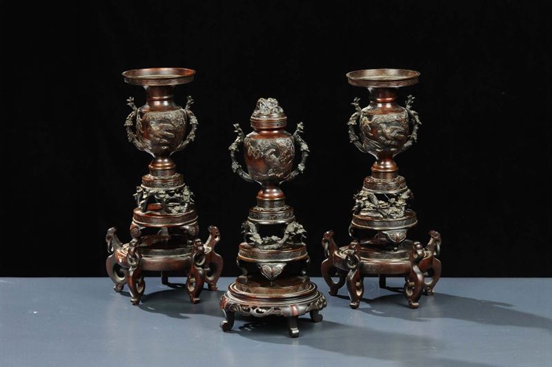 Tre basi in bronzo traforato  - Auction Oriental Art - Cambi Casa d'Aste