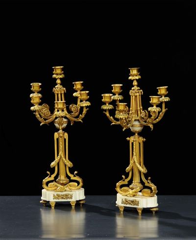Coppia di Candelieri in Bronzo Dorato e Marmo Bianco a Sei Luci, XIX Secolo