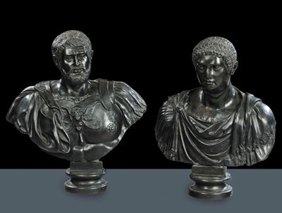 Coppia di Grandi Busti Maschili in Bronzo a Patina Scura Vestiti Allõantica, XIX Secolo