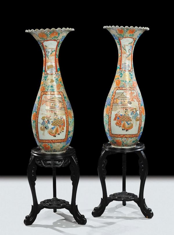 Coppia di vasi Imari in porcellana policroma, fine XIX secolo