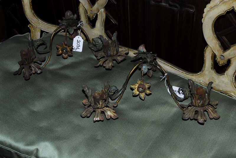 Due appliques in ferro battuto dipinto, fine XVII secolo  - Auction Antiquariato, Argenti e Dipinti Antichi - Cambi Casa d'Aste