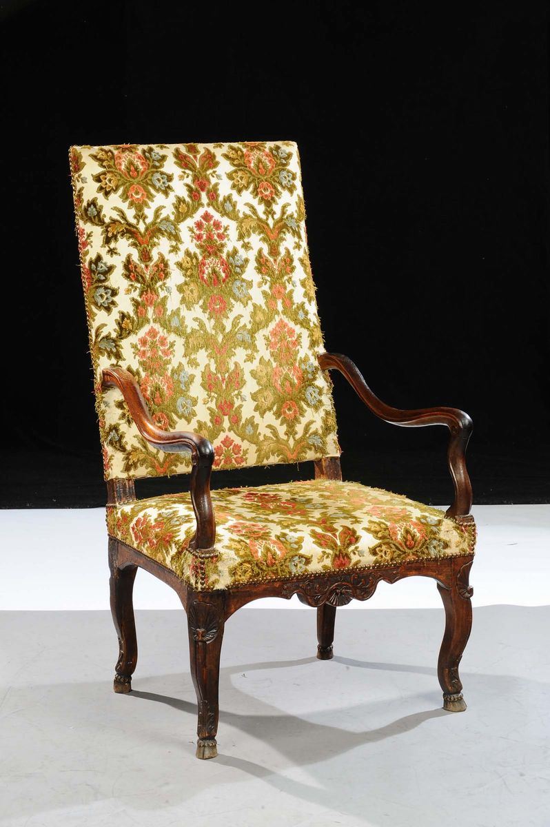 Poltrona stile Luigi XV con piedi a zoccolo, XIX secolo  - Auction Antiquariato, Argenti e Dipinti Antichi - Cambi Casa d'Aste