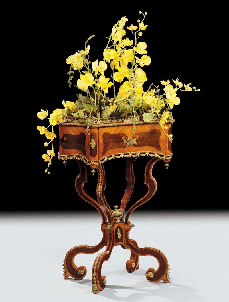 Fioriera Napoleone III lastronata in legno di frutto, XIX secolo  - Auction Antiquariato, Argenti e Dipinti Antichi - Cambi Casa d'Aste
