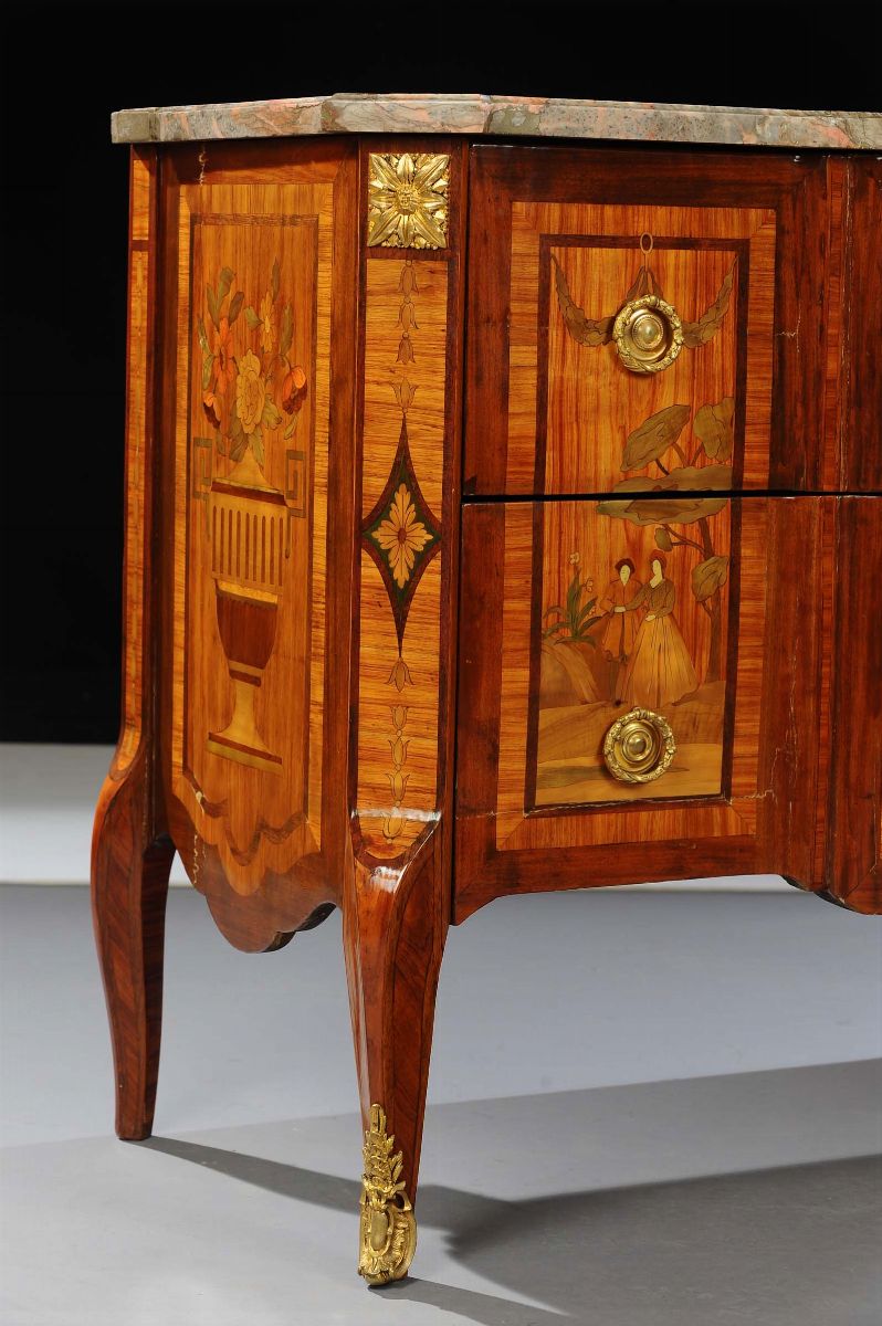Commode di Epoca Transizione Luigi XV- Luigi XVI Intarsiato in Legni Pregiati, Francia, 1765-1775