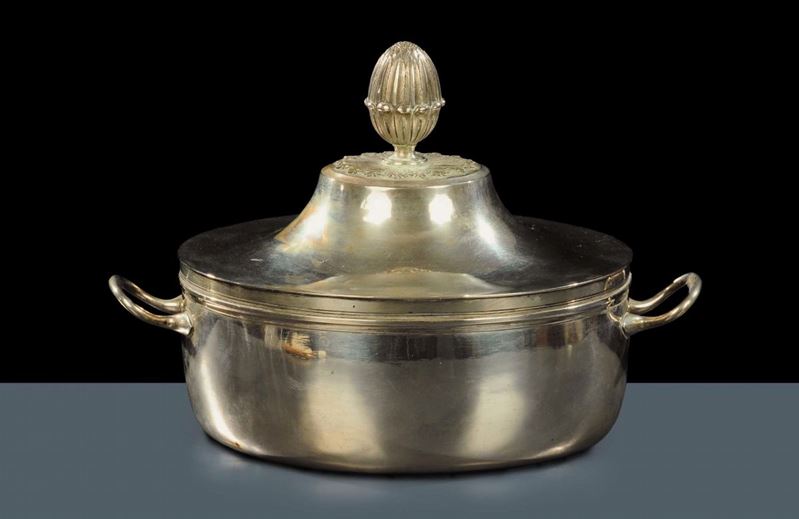 Paiola biansata in argento con coperchio, Firenze primo quarto XIX secolo  - Asta Antiquariato, Argenti e Dipinti Antichi - Cambi Casa d'Aste