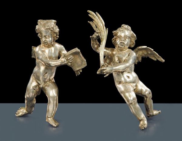 Due angeli in argento reggenti simboli della Passione, Italia XVIII secolo