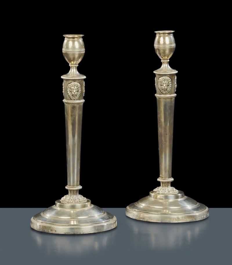 Coppia di candelieri in argento, bottega dei Guadagni, Firenze primo quarto XIX secolo  - Auction Antiquariato, Argenti e Dipinti Antichi - Cambi Casa d'Aste