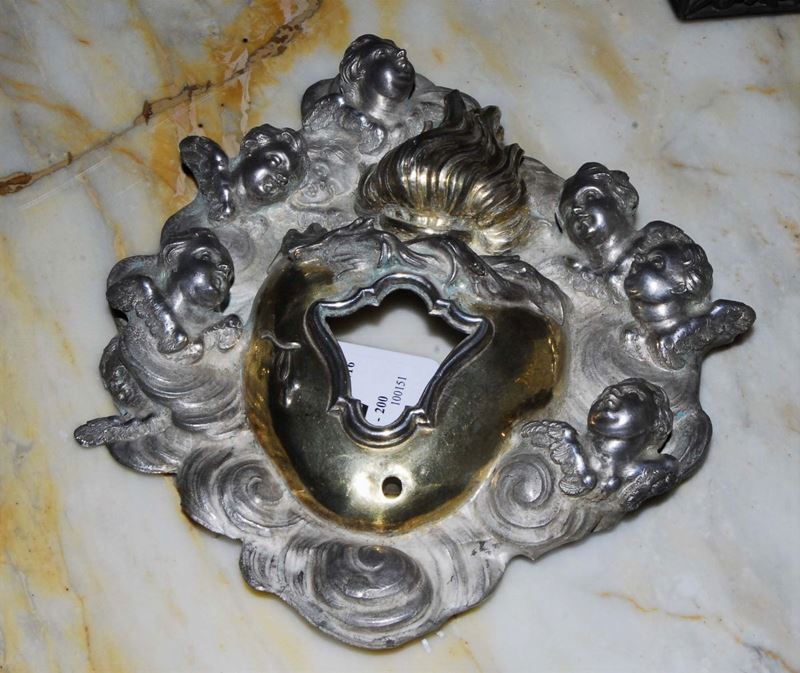 Frammento di reliquiario in argento sbalzato, Italia XVIII secolo  - Asta Antiquariato, Argenti e Dipinti Antichi - Cambi Casa d'Aste