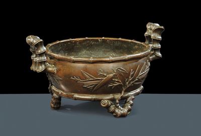 Elegante Sottovaso in Bronzo, XVIII Secolo