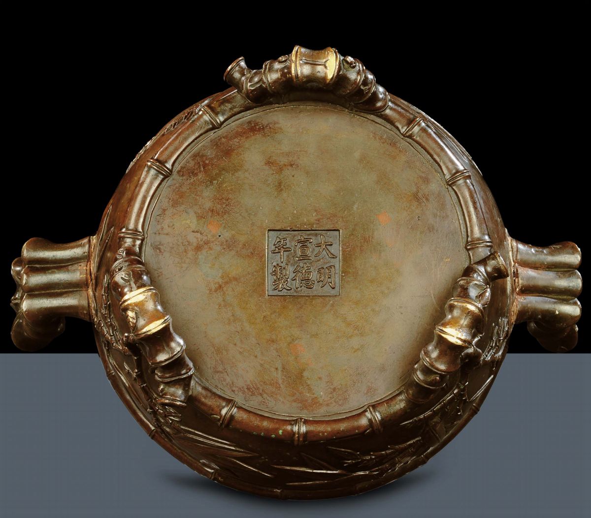 Elegante Sottovaso in Bronzo, XVIII Secolo