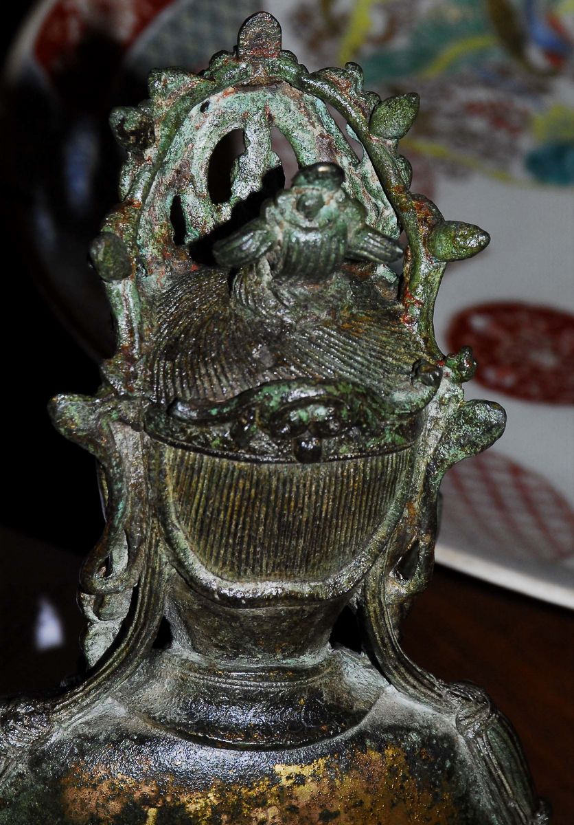 Grande Figura di Lokesvara in Bronzo Dorato, Cina Dinastia Ming, XVI-XVII Secolo