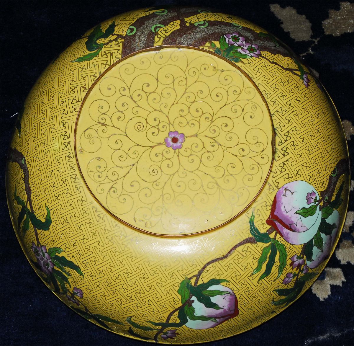 Scatola Rotonda in Smalti Cloisonnè, Cina