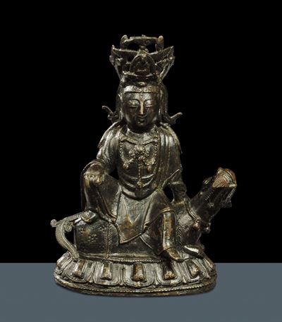Figura di Bodhisattva in Bronzo a Patina Scura