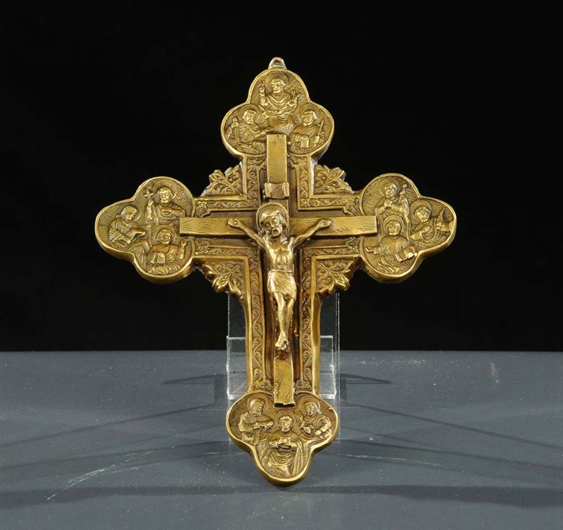 Crocifisso in bronzo dorato, Russia XIX secolo  - Asta Antiquariato, Argenti e Dipinti Antichi - Cambi Casa d'Aste