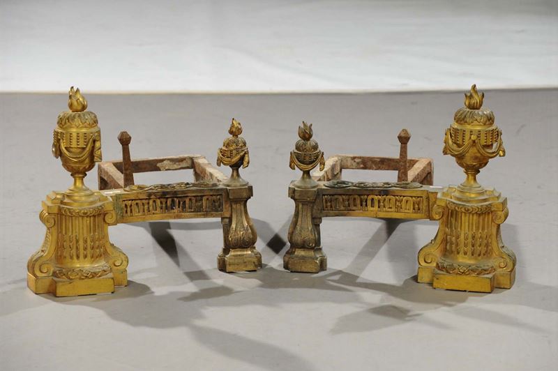Coppia di alari Luigi XVI in bronzo dorato, XIX secolo  - Asta Antiquariato, Argenti e Dipinti Antichi - Cambi Casa d'Aste