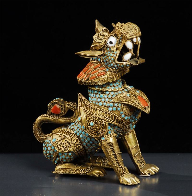 Animale fantastico in smalti e metallo dorato, Nepal XX secolo  - Asta Antiquariato, Argenti e Dipinti Antichi - Cambi Casa d'Aste