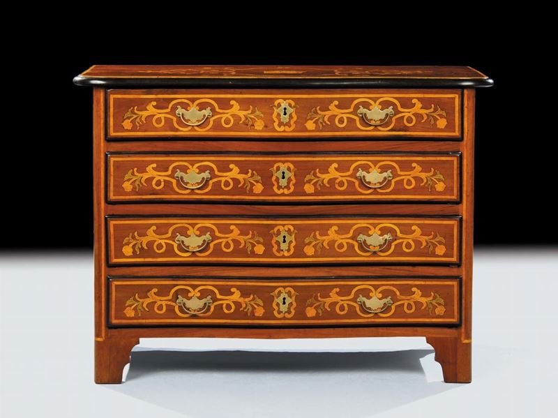 Com˜ Luigi XIV a quattro cassetti in noce  intarsiato, Piemonte XVIII secolo  - Asta Antiquariato, Argenti e Dipinti Antichi - Cambi Casa d'Aste