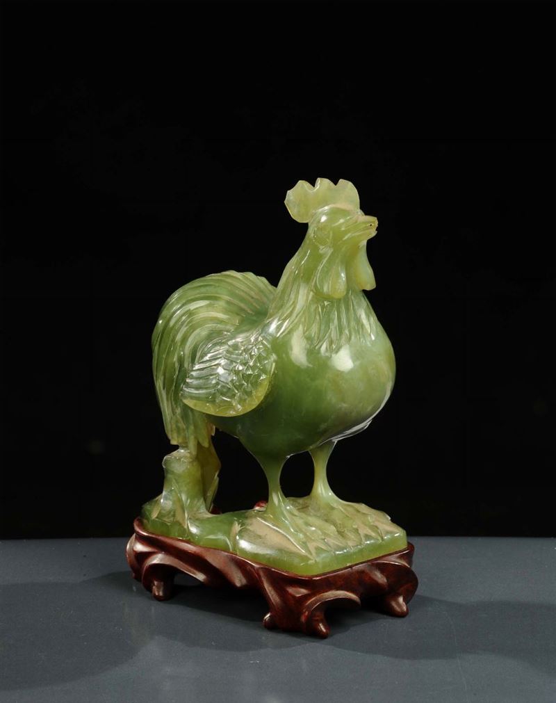 Scultura in pietra dura raffigurante gallo su base in legno, Cina  - Asta Arte Orientale - Cambi Casa d'Aste