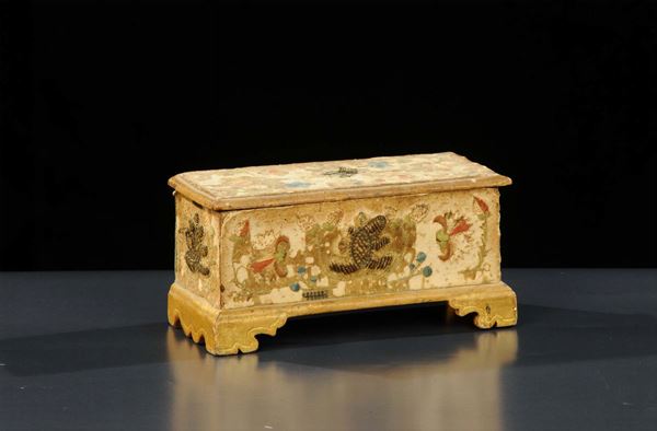 Piccola cassetta laccata in arte povera, XIX secolo