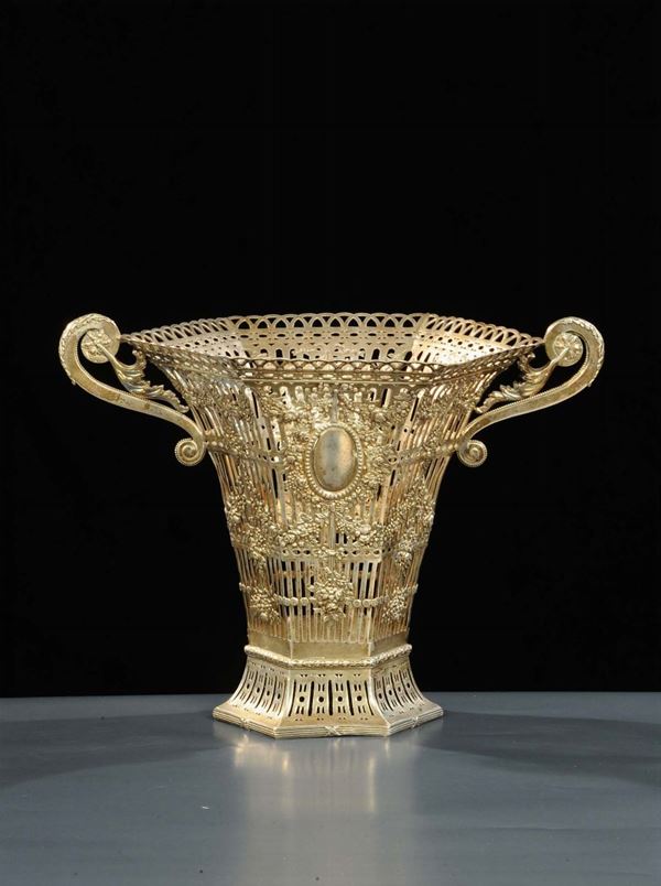 Vaso traforato in argento inglese, XIX secolo
