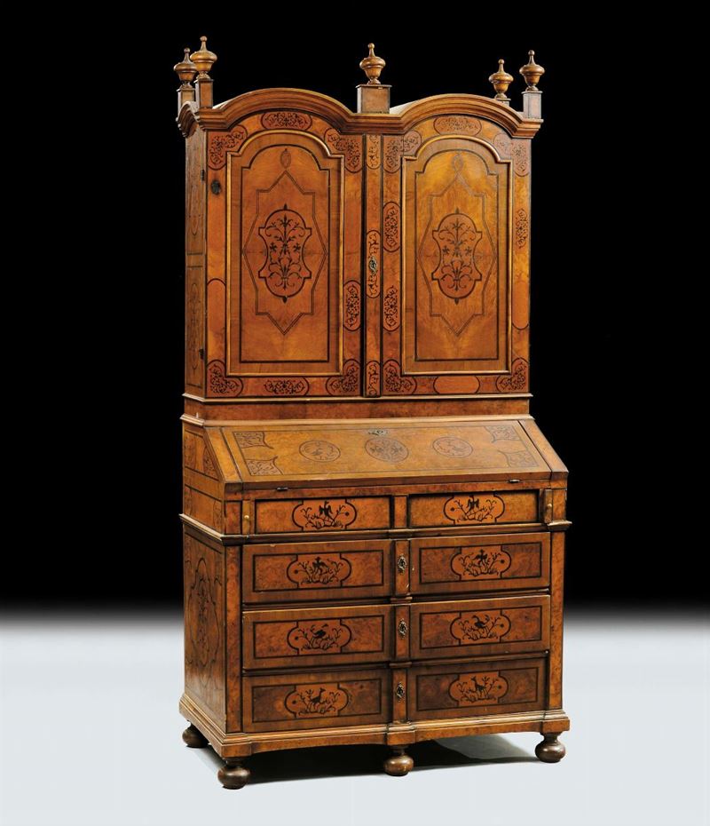 Bureau-cabinet in stile iin legno intarsiato, XX secolo  - Auction Antiquariato, Argenti e Dipinti Antichi - Cambi Casa d'Aste
