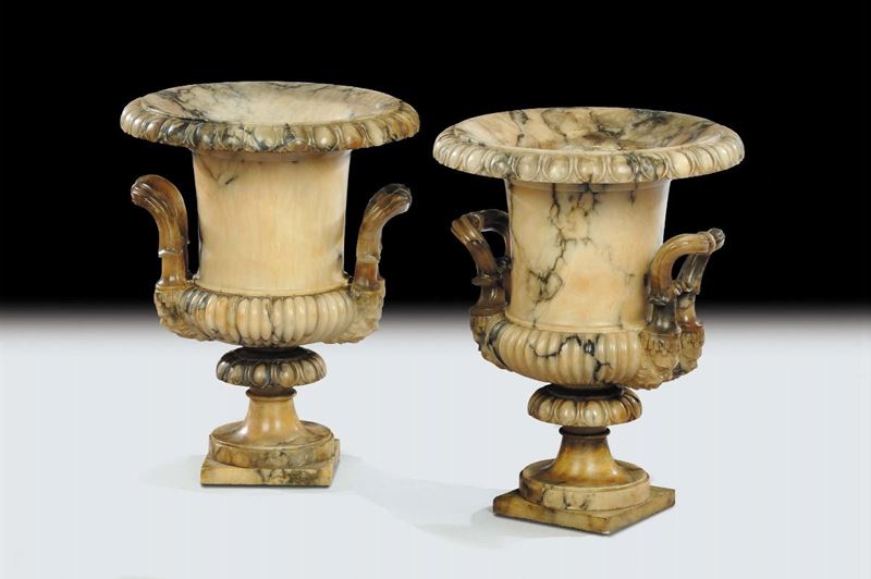 Coppia di anfore biansate neoclassiche in alabastro, XIX secolo  - Auction Antiquariato, Argenti e Dipinti Antichi - Cambi Casa d'Aste
