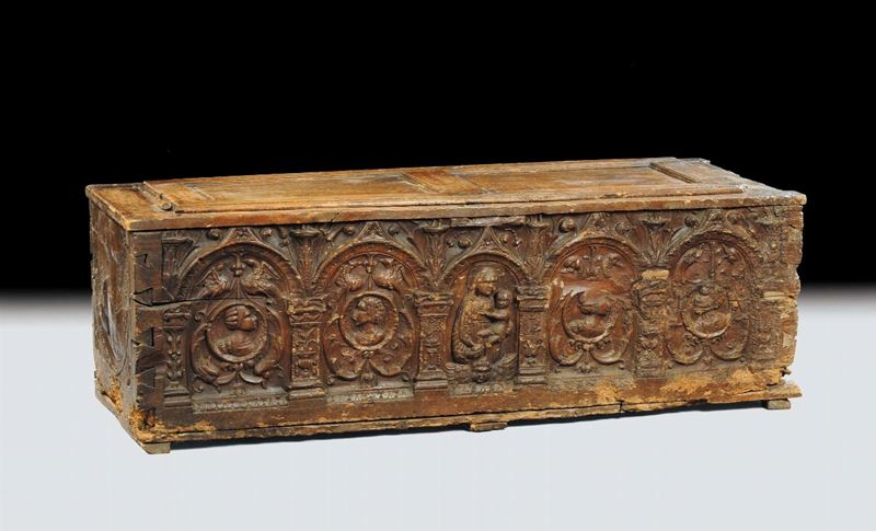 Cassapanca in legno itagliato, Italia centrale  - Asta Antiquariato, Argenti e Dipinti Antichi - Cambi Casa d'Aste