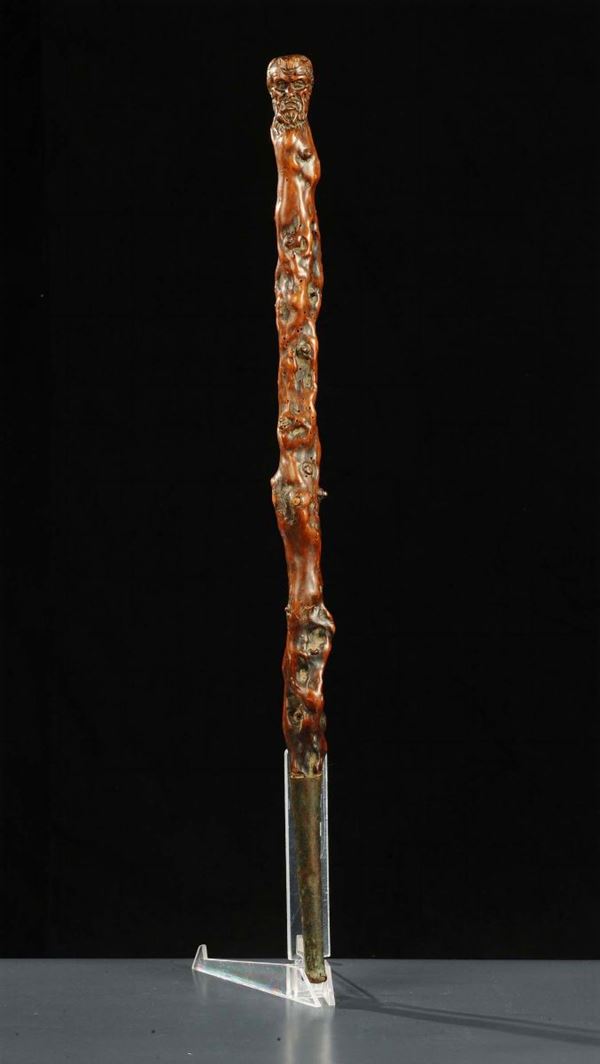 Bastone da neve con testa maschile sulla sommitˆ