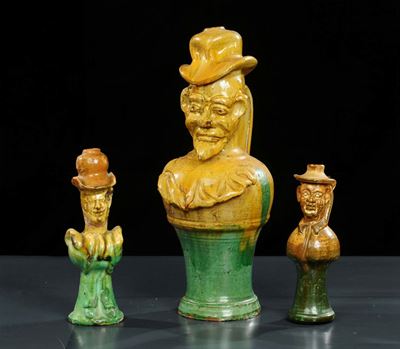 Tre Brocche Antropomorfe con Babbaluti in Terracotta Seminaria, Fine XIX Inizio XX Secolo