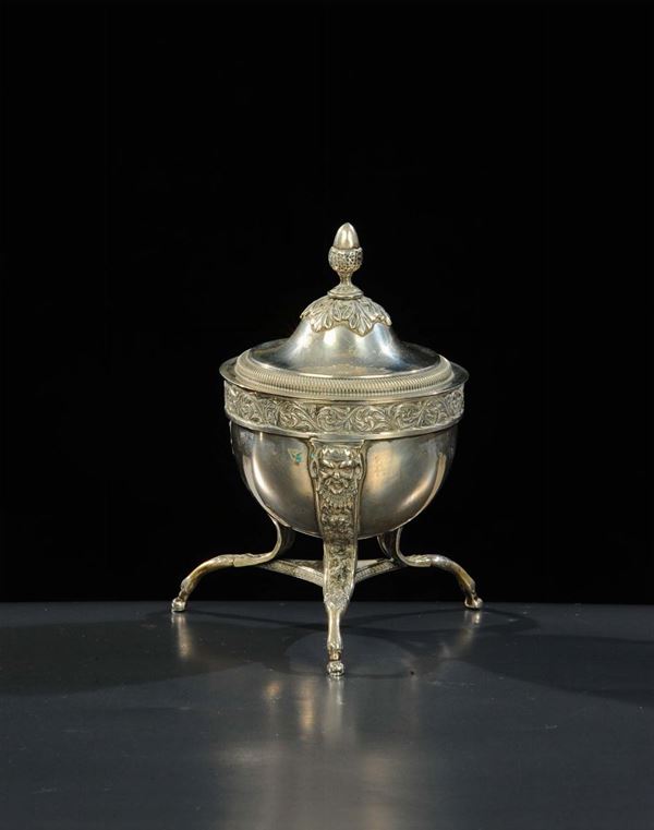 Zuccheriera tripode in argento con corpo globulare, punzoni Lombardo-Veneti