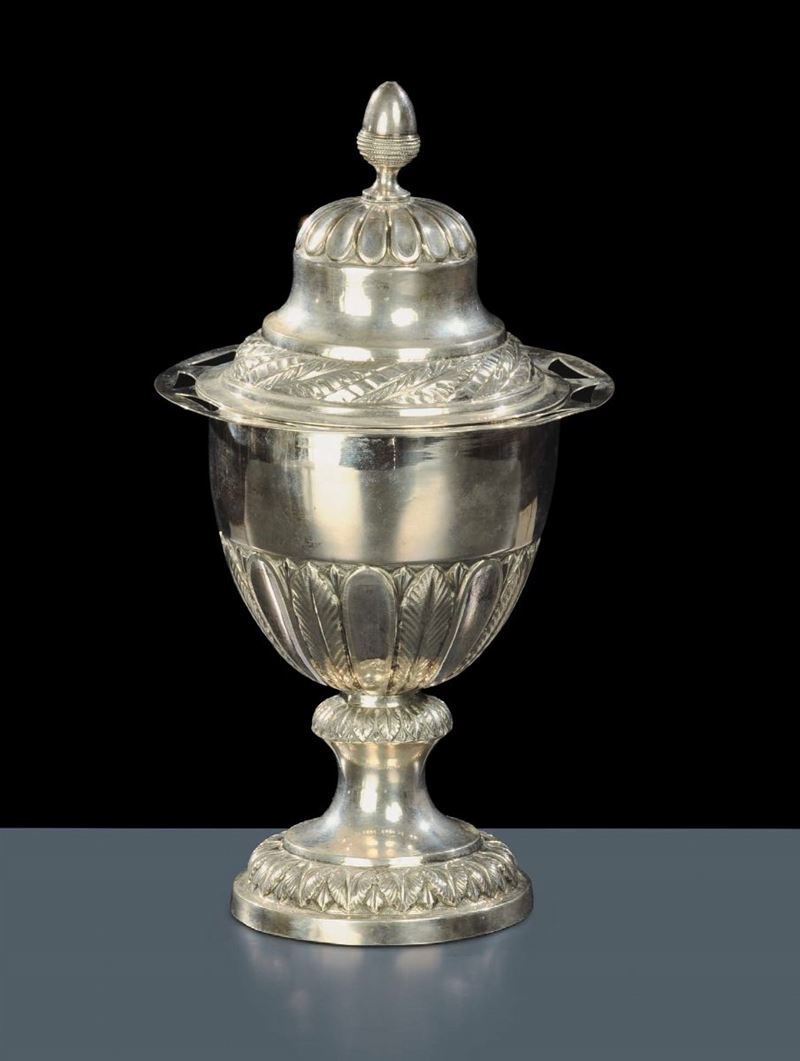 Zuccheriera in argento con coperchio e porta cucchiaini, bottega O.Pini secondo quarto XIX secolo  - Auction Antiquariato, Argenti e Dipinti Antichi - Cambi Casa d'Aste