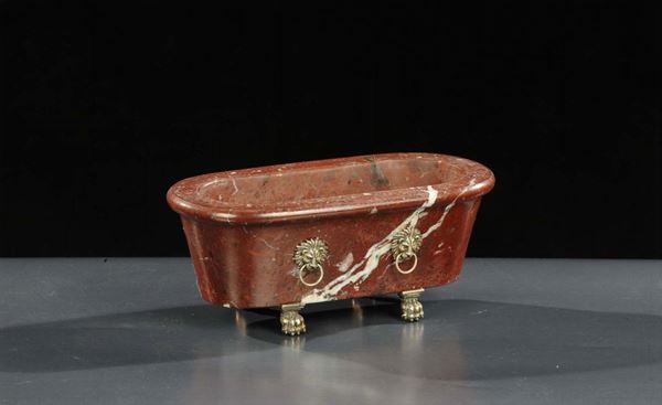 Modello di vasca in marmo rosso con applicazioni in argento, XX secolo