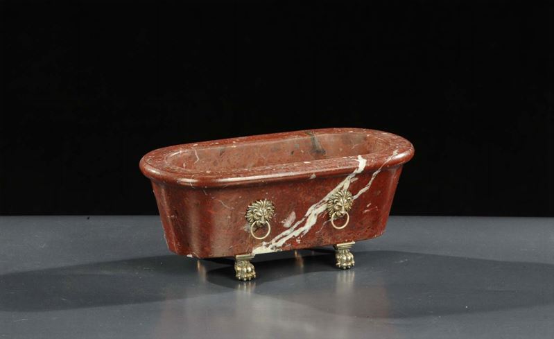 Modello di vasca in marmo rosso con applicazioni in argento, XX secolo  - Auction OnLine Auction 12-2011 - Cambi Casa d'Aste
