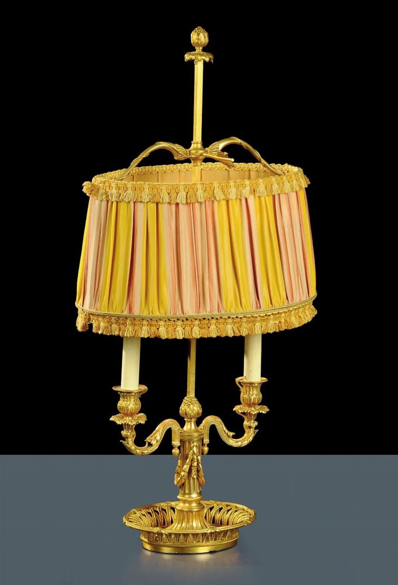 Lampada da tavolo in bronzo dorato a due luci, XIX secolo  - Asta Antiquariato, Argenti e Dipinti Antichi - Cambi Casa d'Aste