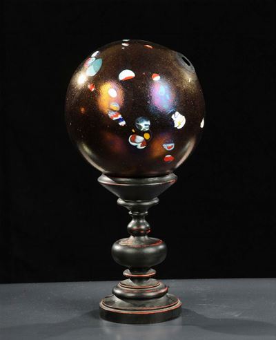 Sfera con Decoro a Murrine, su Piedistallo in Legno