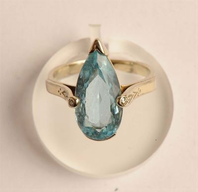 Anello con Topazio Azzuro