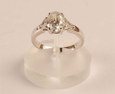 Anello Solitarie con Diamante Centrale