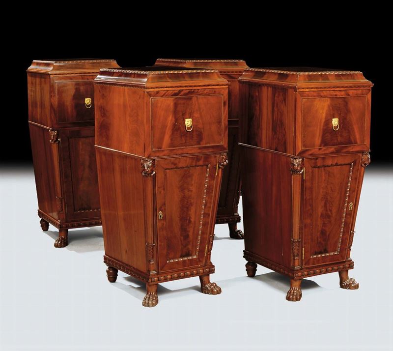 Quattro alzate ad urna  tipo Peters in piuma di mogano, inizio XIX secolo  - Auction Antiquariato, Argenti e Dipinti Antichi - Cambi Casa d'Aste