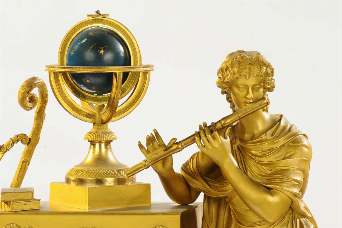 Pendola in Bronzo Dorato Raffigurante Apollo e Allegoria della Musica, Francia 1820 Circa