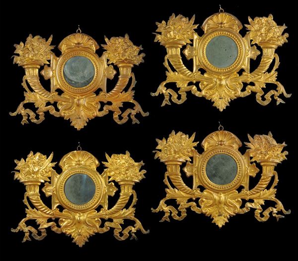 Quattro appliques in legno rivestito in latta dorata, XIX secolo