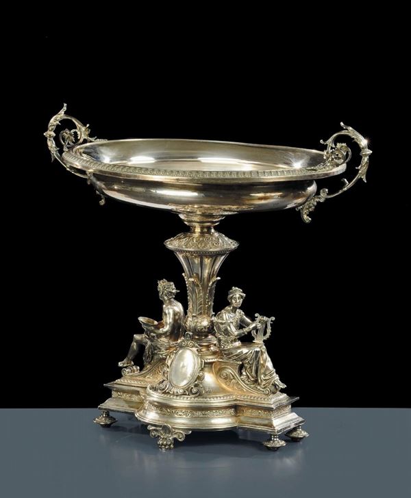 Centrotavola in argento sbalzato e cesellato