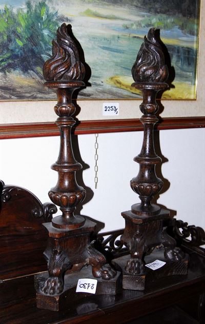 Coppia di Fregi in Legno Intagliato con Fiamma sulla Sommitˆ, XIX Secolo