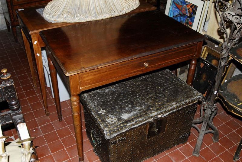 Scrivania ad un cassetto, Inghilterra fine XIX secolo  - Auction OnLine Auction 11-2012 - Cambi Casa d'Aste