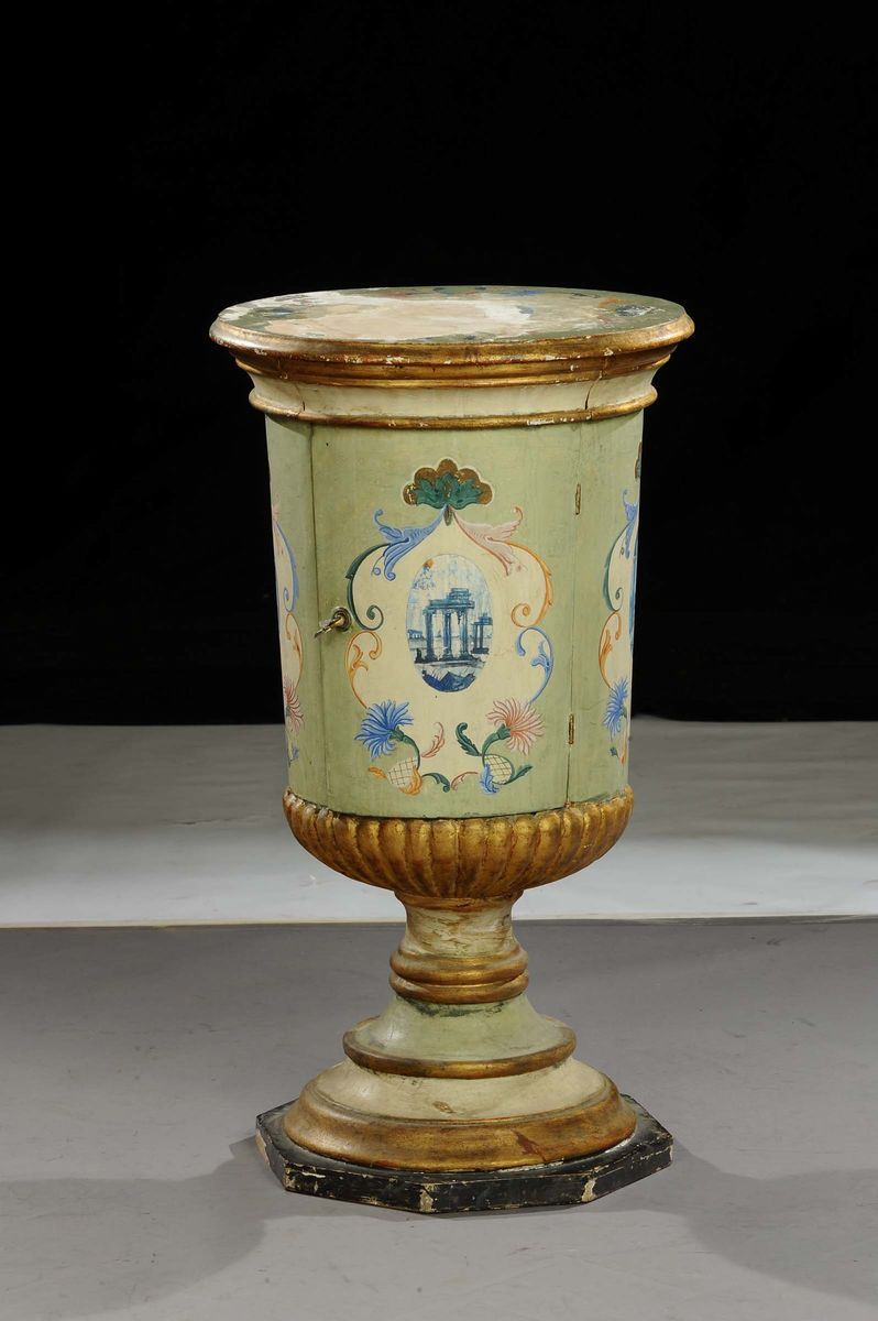 Comodino in legno laccato a foggia di vaso, inizio XX secolo  - Auction Antiques and Old Masters - Cambi Casa d'Aste