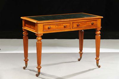 Scrivania con Piano in Pelle e Gambe Costolate, Inghilterra XX Secolo